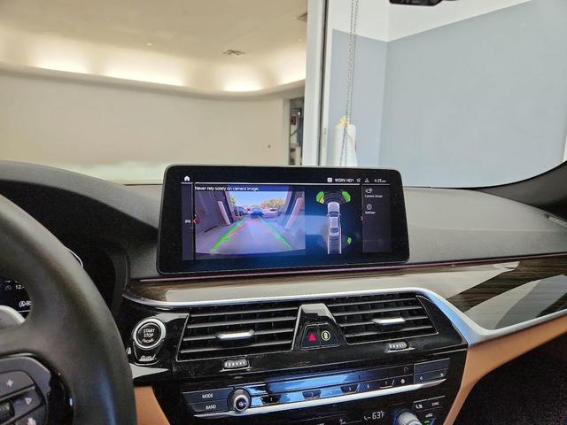 Photo of 2022 Black BMW 530