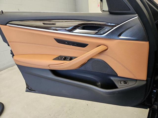 Photo of 2022 Black BMW 530