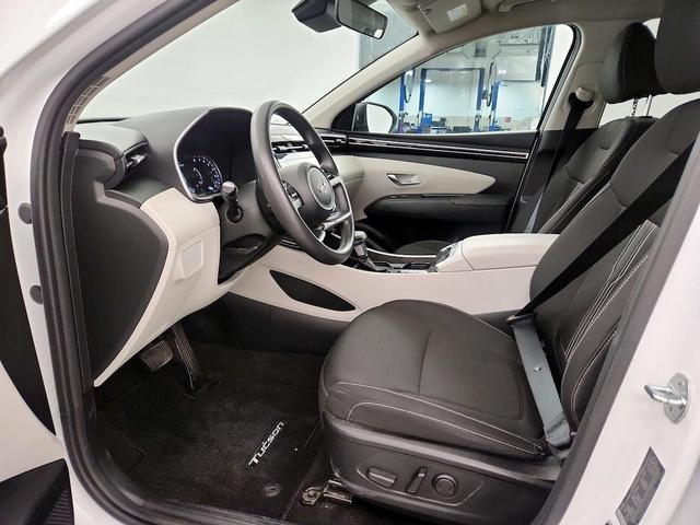 Photo of 2024 White Hyundai TUCSON