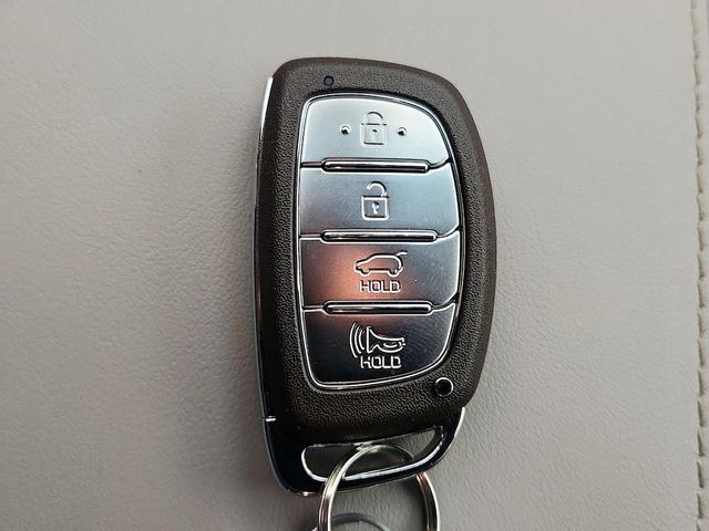 Photo of 2021 White Hyundai TUCSON