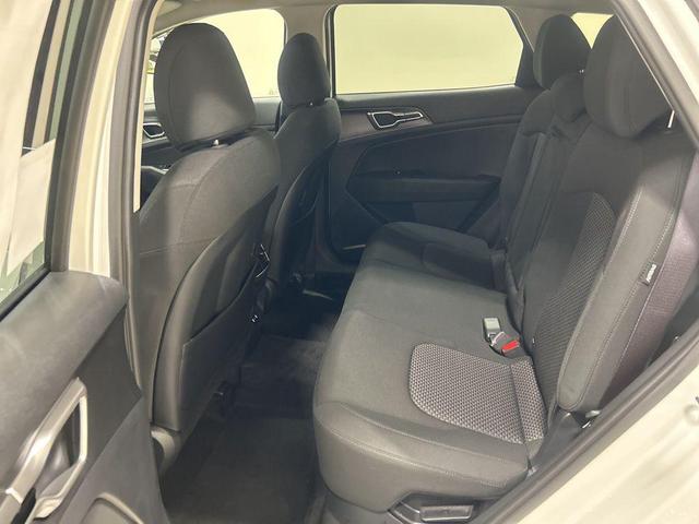 Photo of 2026 Snow White Pearl Kia Sportage