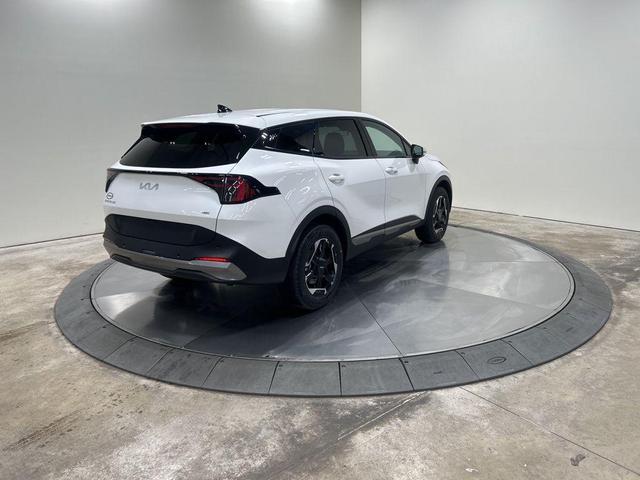 Photo of 2026 Snow White Pearl Kia Sportage
