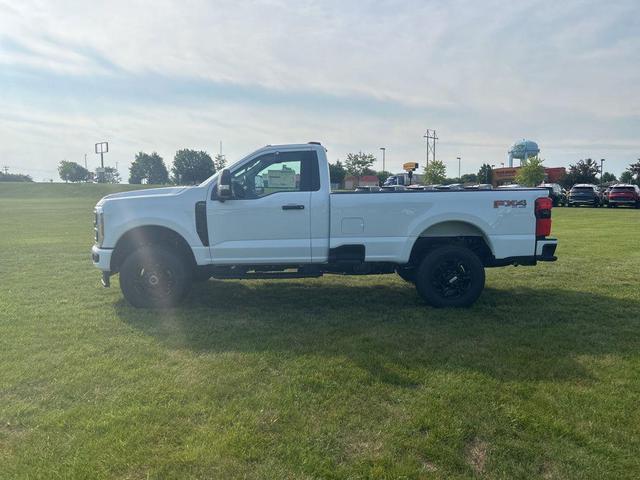 Photo of 2025 Oxford White Ford F-350
