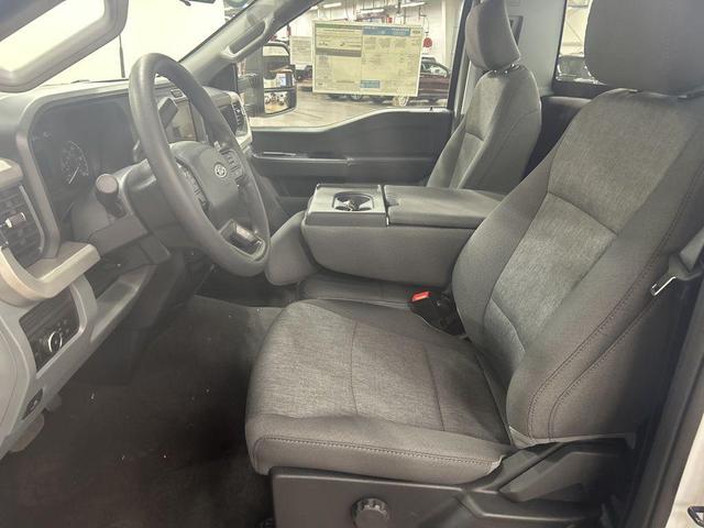 Photo of 2025 Oxford White Ford F-350