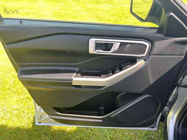 Photo of 2021 Iconic Silver Metallic Ford Explorer