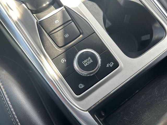 Photo of 2021 Iconic Silver Metallic Ford Explorer