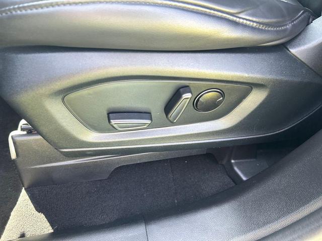Photo of 2021 Iconic Silver Metallic Ford Explorer