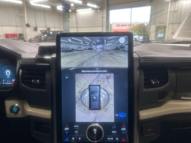 Photo of 2022 Agate Black Metallic Ford Expedition Max