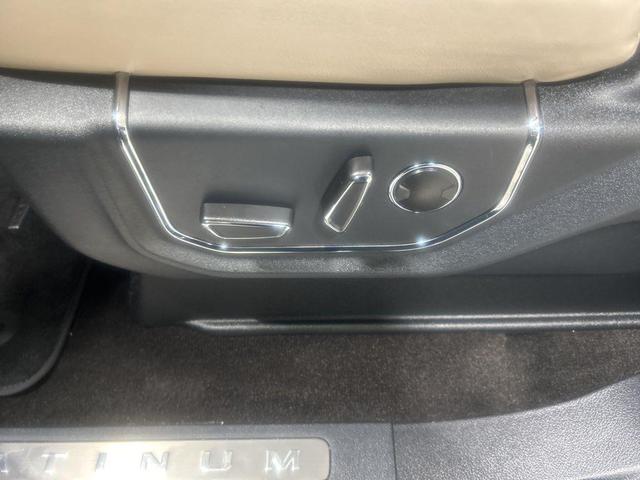 Photo of 2022 Agate Black Metallic Ford Expedition Max