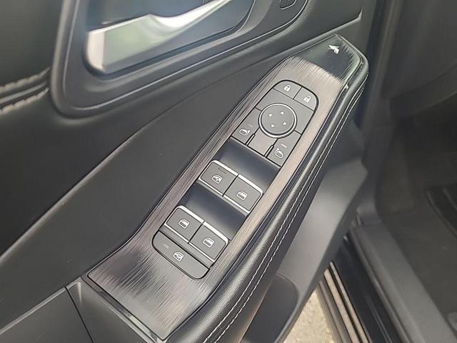 Photo of 2023 Super Black Nissan Rogue