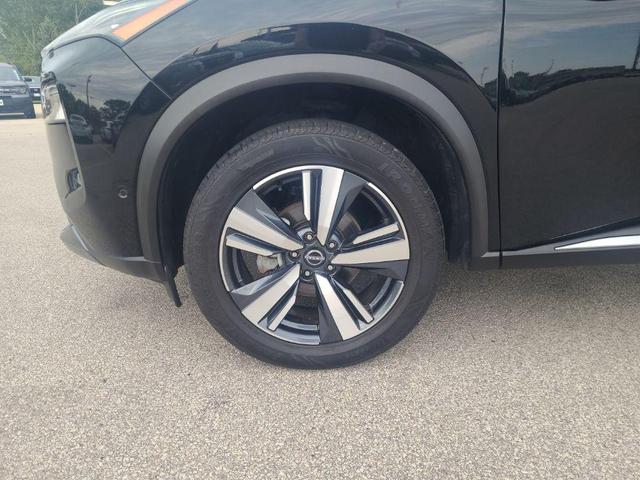Photo of 2023 Super Black Nissan Rogue