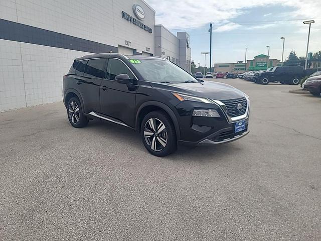 Photo of 2023 Super Black Nissan Rogue