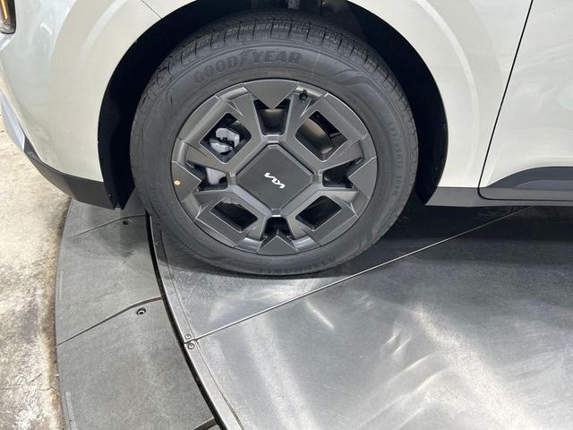 Photo of 2026 Ivory Silver Kia Carnival Hybrid