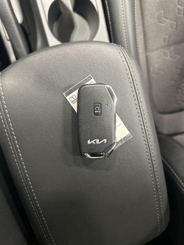Photo of 2026 Snow White Pearl Kia Seltos