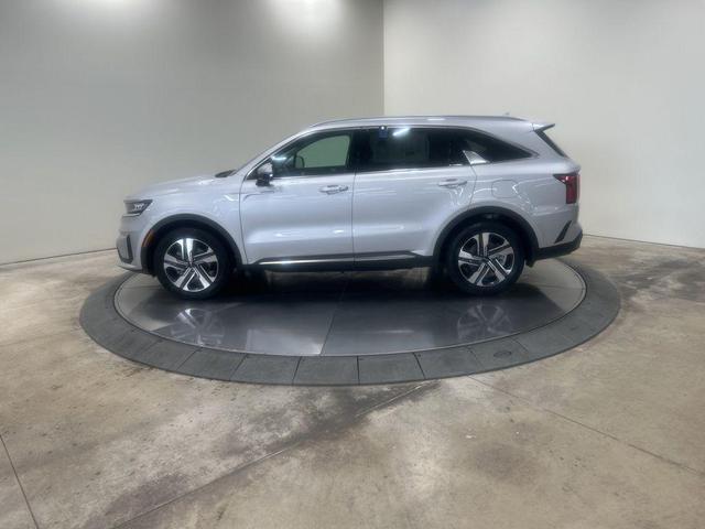 Photo of 2024 Silky Silver Kia Sorento Hybrid
