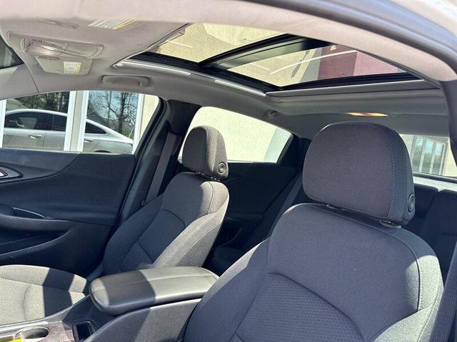 Photo of 2022 Silver Ice Metallic Chevrolet Malibu