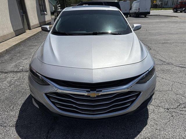Photo of 2022 Silver Ice Metallic Chevrolet Malibu