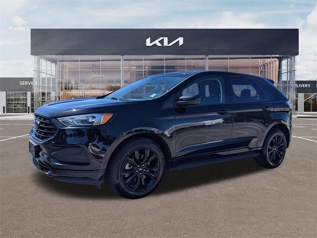 Photo of 2022 Agate Black Metallic Ford Edge
