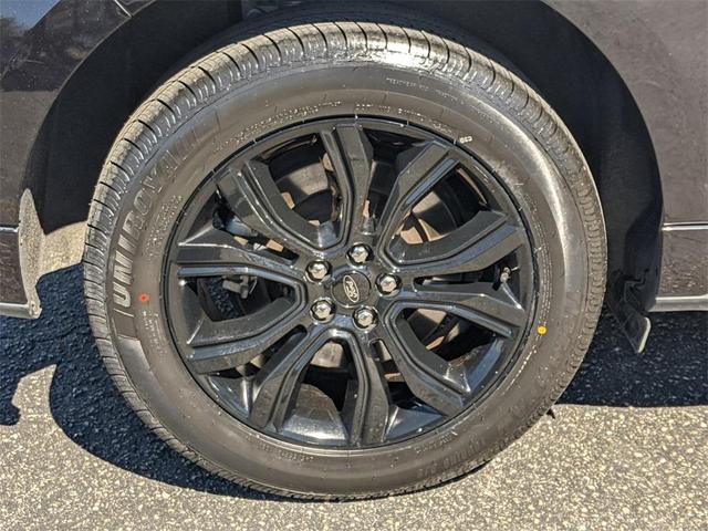 Photo of 2022 Agate Black Metallic Ford Edge