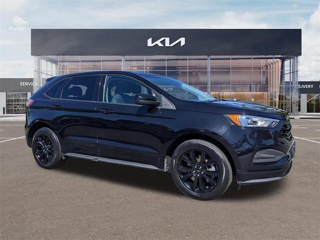 Photo of 2022 Agate Black Metallic Ford Edge