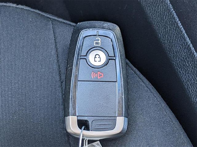 Photo of 2022 Agate Black Metallic Ford Edge