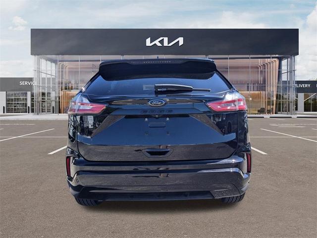 Photo of 2022 Agate Black Metallic Ford Edge