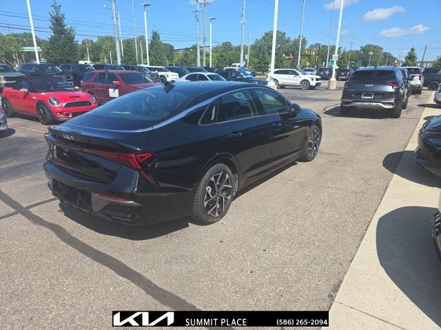 Photo of 2025 Aurora Black Pearl Kia K5