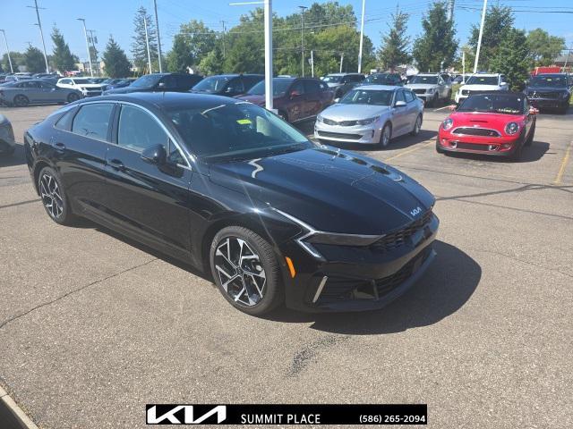 Photo of 2025 Aurora Black Pearl Kia K5
