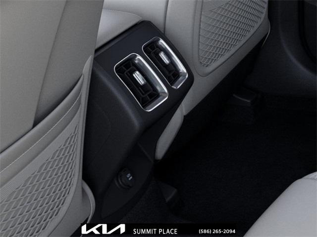 Photo of 2025 Glacial White Pearl Kia Sorento