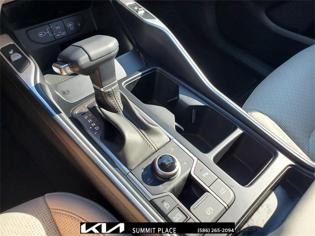 Photo of 2025 Road Rider Brown Kia Sorento