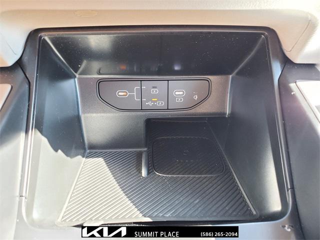 Photo of 2025 Road Rider Brown Kia Sorento
