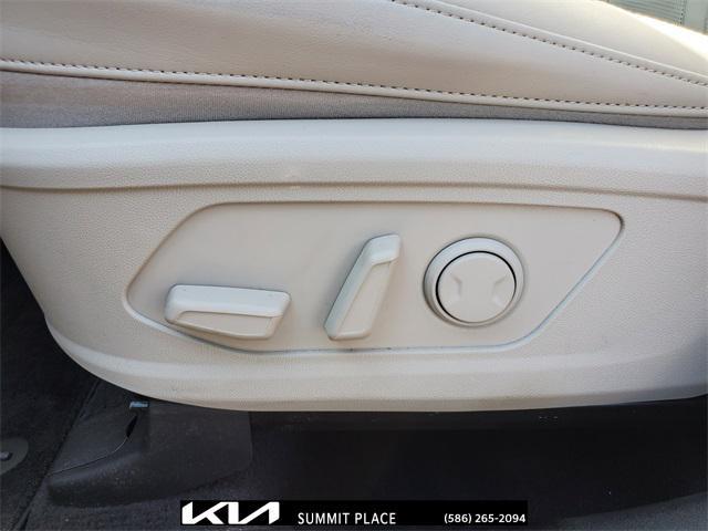 Photo of 2025 Road Rider Brown Kia Sorento