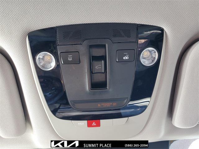 Photo of 2025 Road Rider Brown Kia Sorento