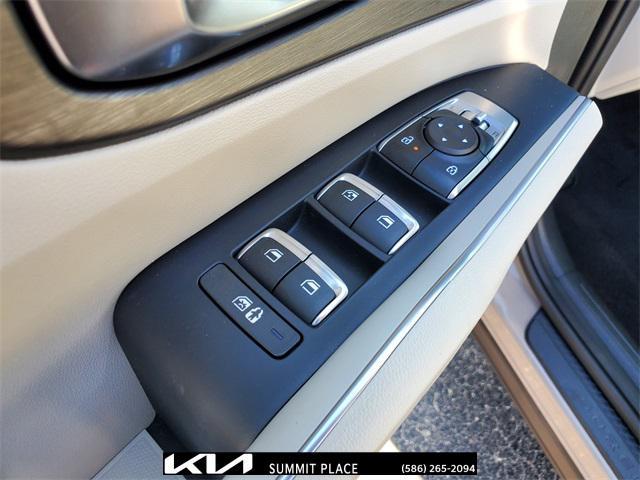 Photo of 2025 Road Rider Brown Kia Sorento