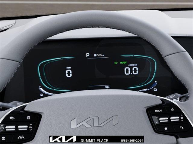 Photo of 2025 Cityscape Green Kia Niro