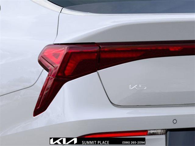 Photo of 2025 Snow White Pearl Kia K5