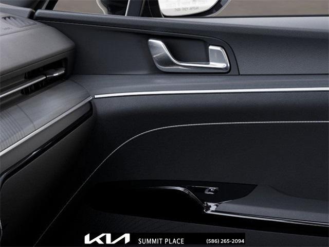 Photo of 2025 Snow White Pearl Kia K5