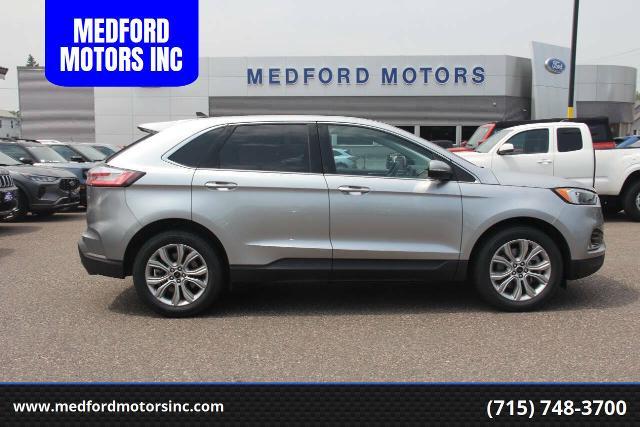 Photo of 2023 ICONIC SILVER Ford Edge