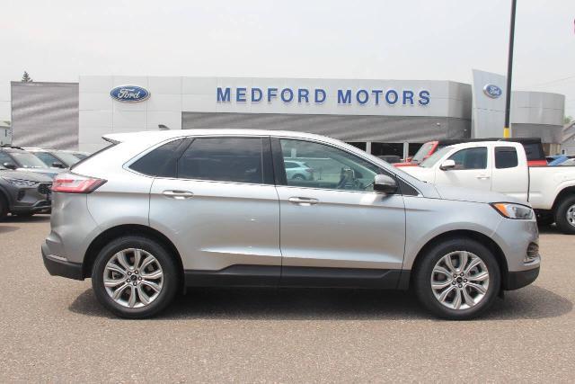Photo of 2023 ICONIC SILVER Ford Edge