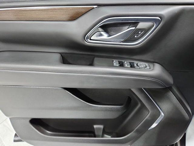 Photo of 2023 Summit White GMC Yukon