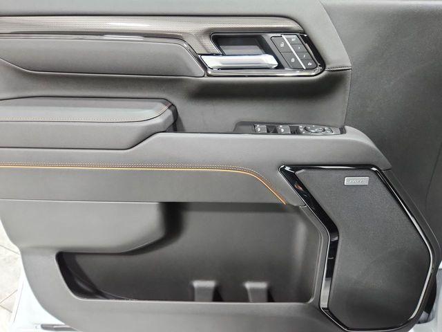 Photo of 2025 Summit White GMC Sierra 2500