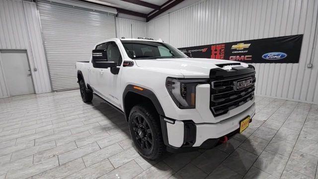 Photo of 2025 Summit White GMC Sierra 2500