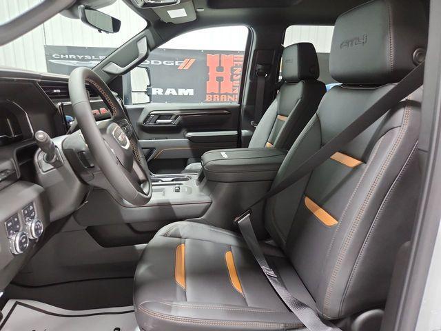 Photo of 2025 Summit White GMC Sierra 2500