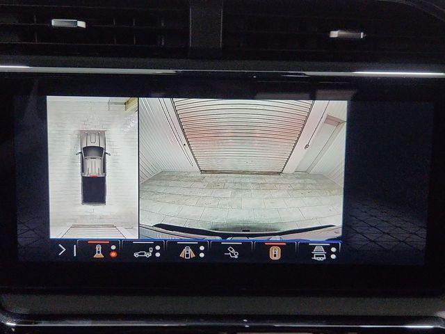 Photo of 2025 Summit White GMC Sierra 2500