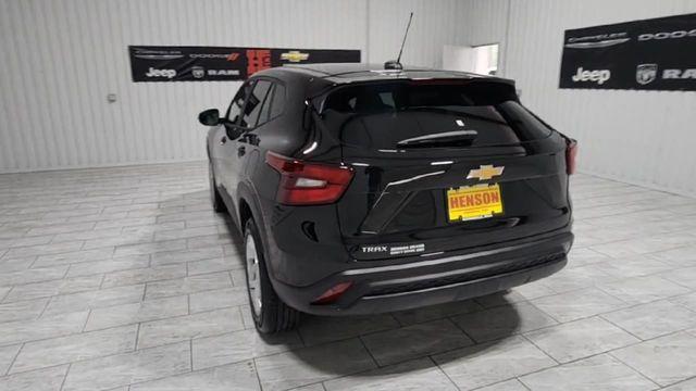 Photo of 2025 Mosaic Black Metallic Chevrolet Trax