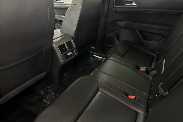 Photo of 2018 Reflex Silver Metallic Volkswagen Atlas