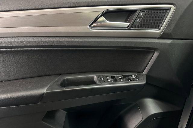 Photo of 2018 Reflex Silver Metallic Volkswagen Atlas