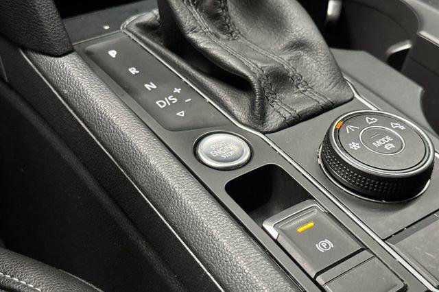Photo of 2018 Reflex Silver Metallic Volkswagen Atlas