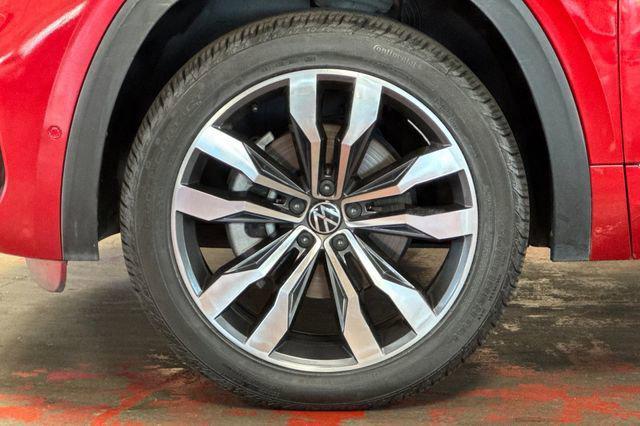 Photo of 2023 Red Metallic Volkswagen Atlas