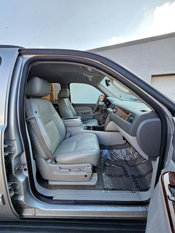 Photo of 2011 Silver Chevrolet Tahoe